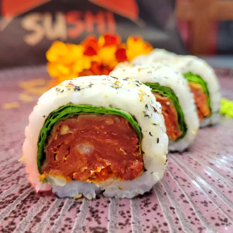 Uramaki Tomate seco com rúcula