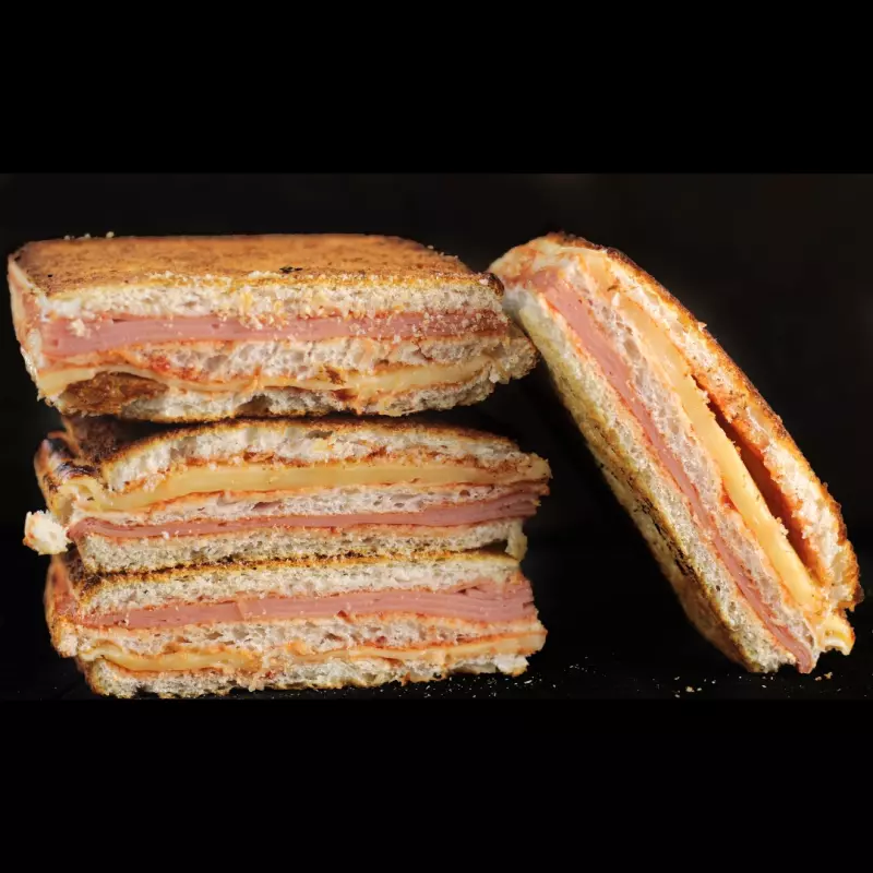 𝐂𝐀𝐑𝐋𝐈𝐓𝐎 𝐂𝐎𝐌𝐔𝐍