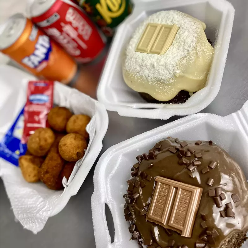 Bolo + 12 salgados +Refri 220ml