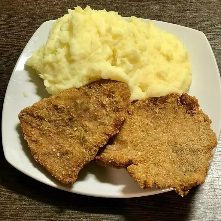 Milanesa con puré a la crema