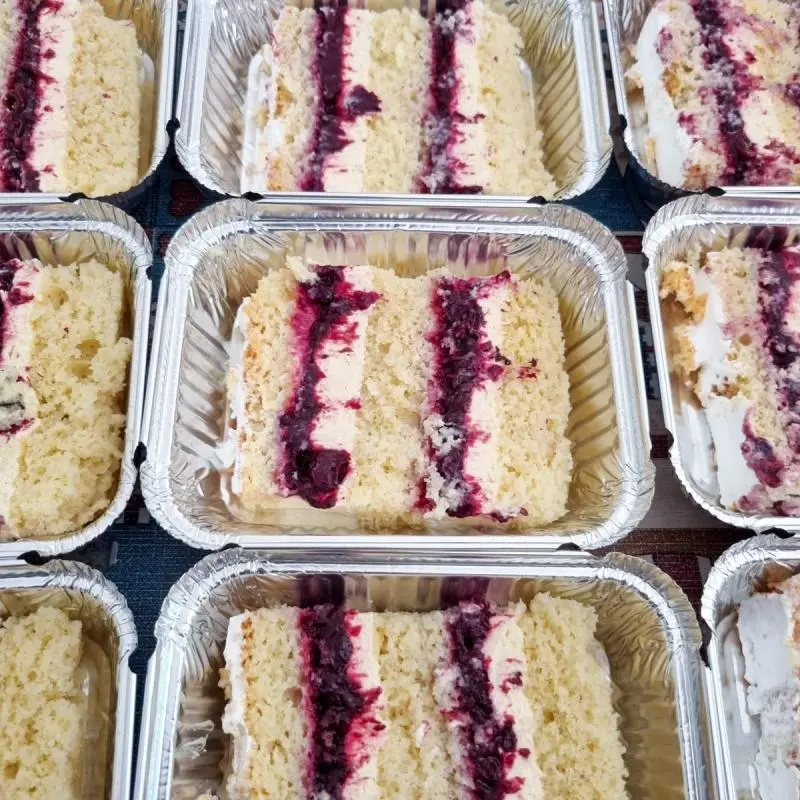 Bolo Branco e Preto c/ Frutas 🍓🍒