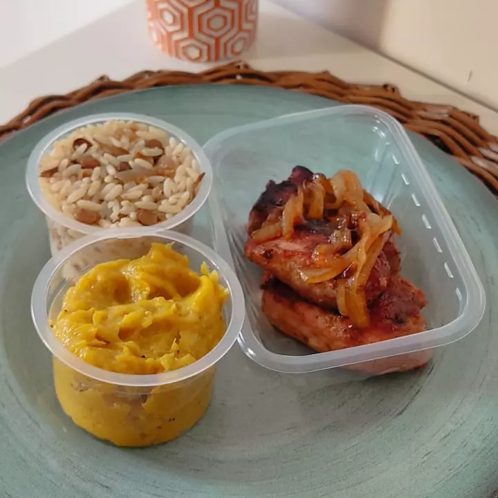 Suino com purê de banana(copy)