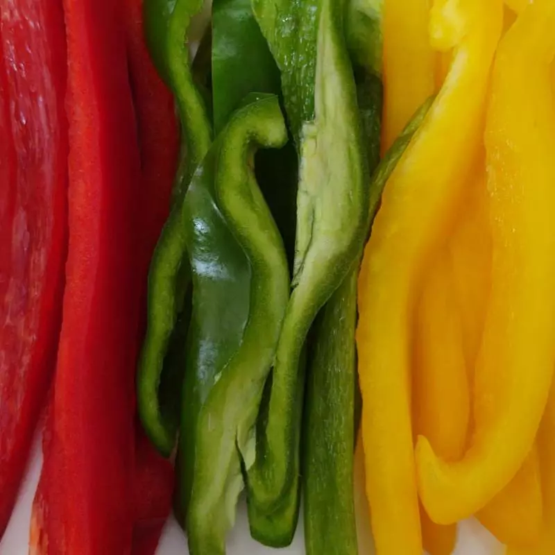 PIMENTÕES MISTOS EM TIRAS