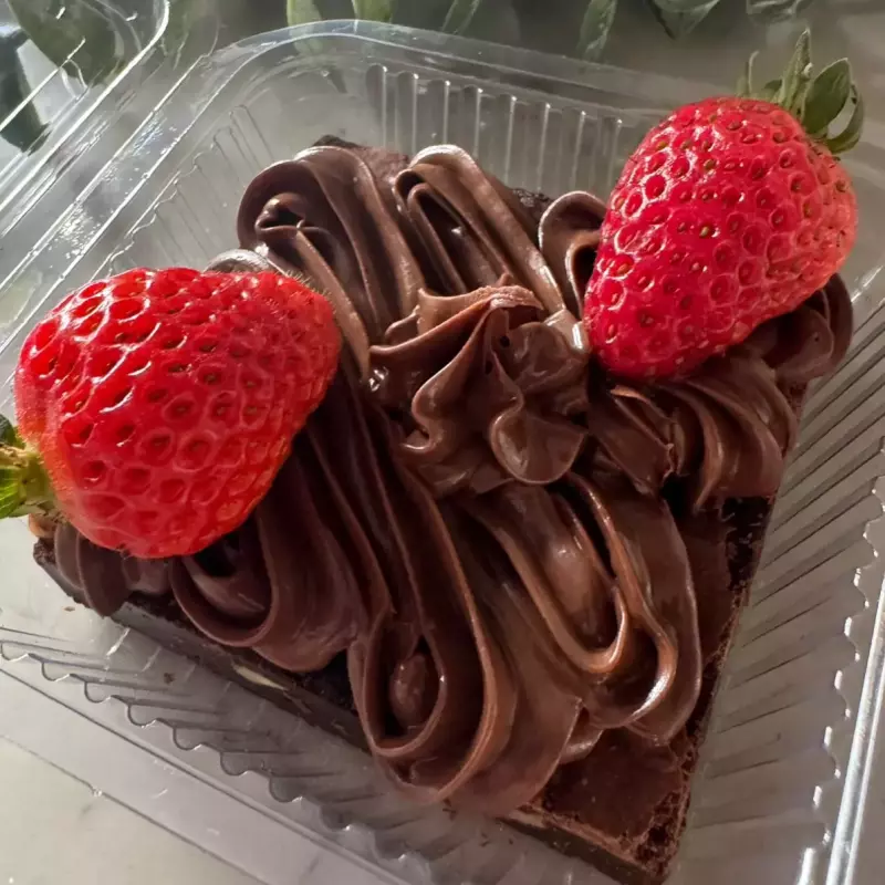 Brownie com nutela e morango