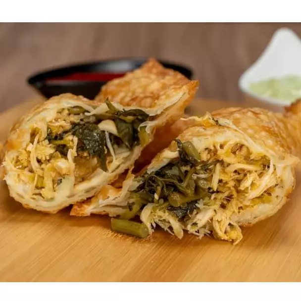 PASTEL  Frango C/ Queijo E Jambu