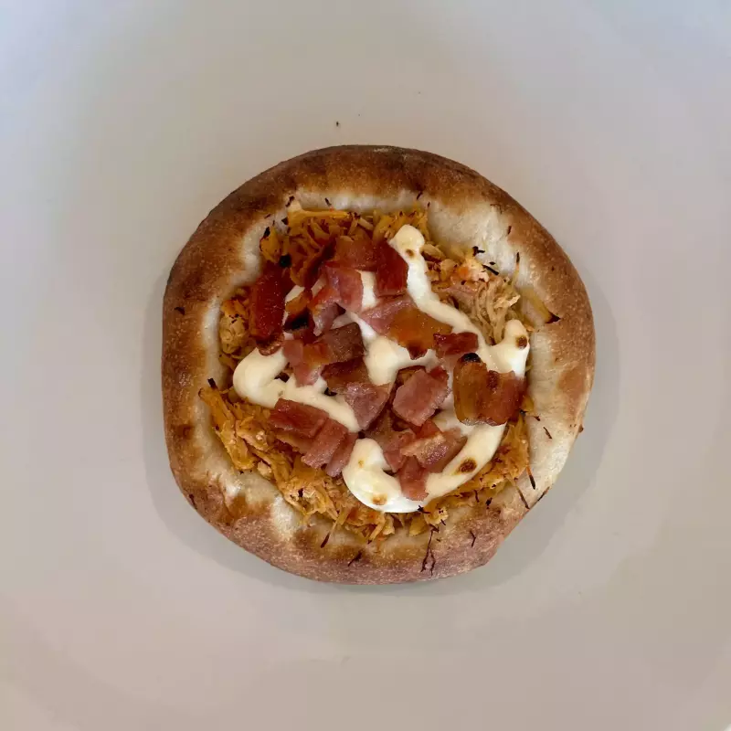 Esfiha de Frango c/ Catupiry e Bacon