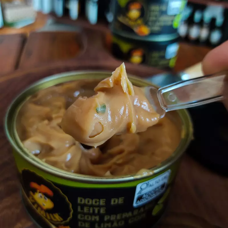 Doce de leite com raspas de limão