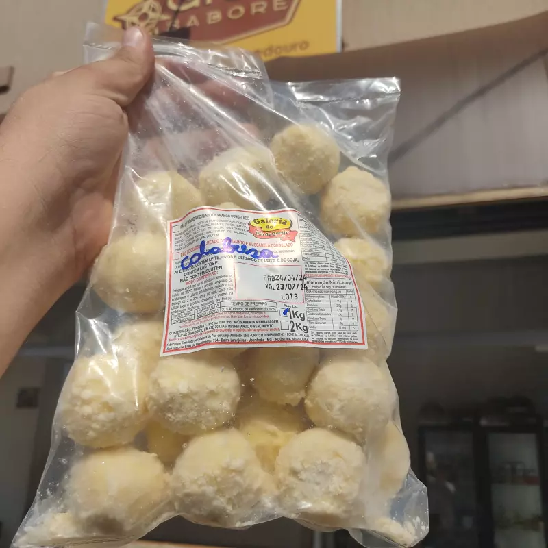 Pão de Queijo Recheado Mineiro