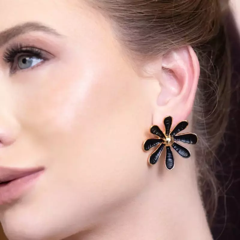 Brinco flor negra