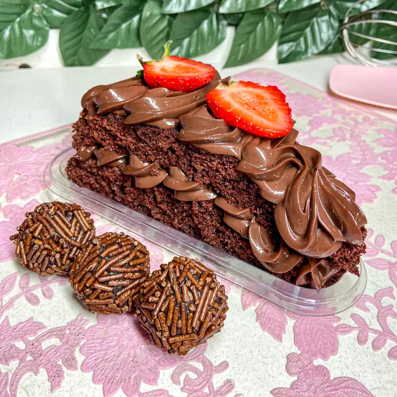Fatia de torta de brigadeiro