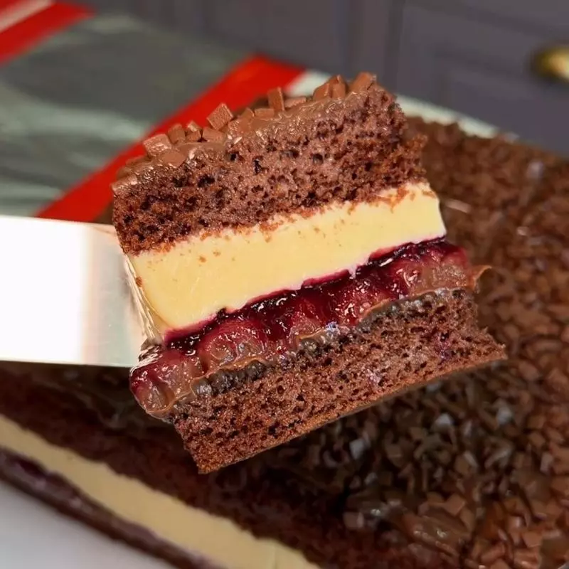 Brigadeiro Ruby Cream Cake