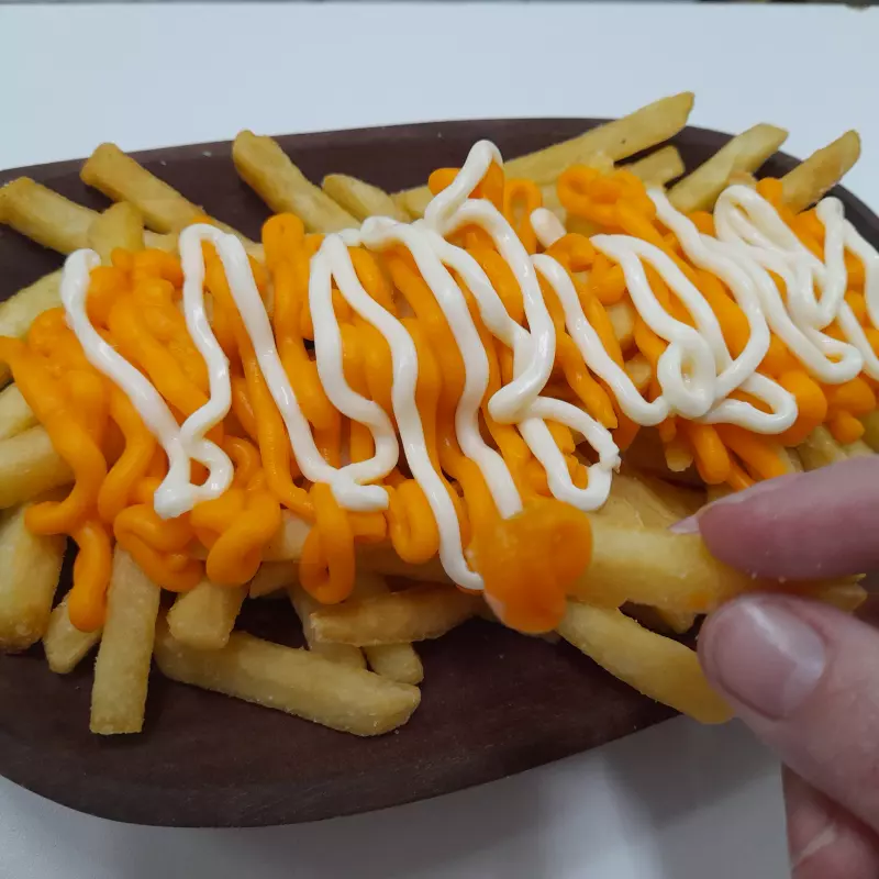 Batata frita com cheddar e Catupiry