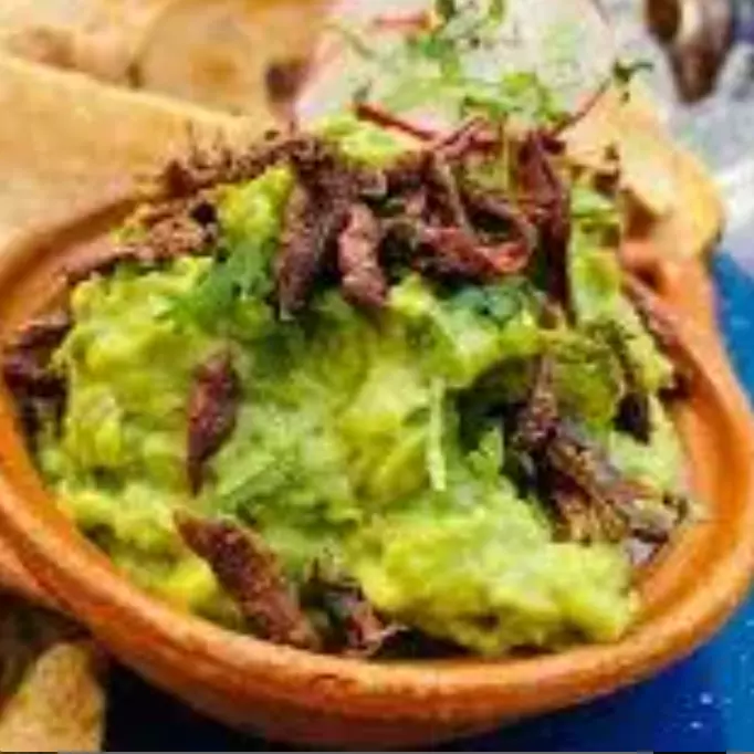 GUACAMOLE CON CHAPULINES
