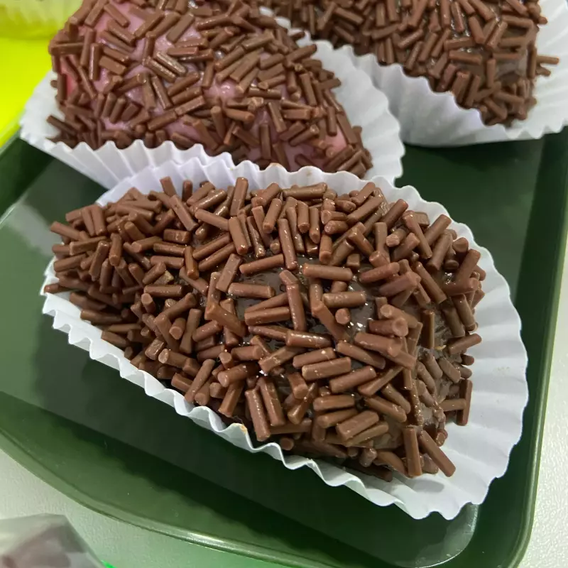 Coxinha de Morango Brigadeiro