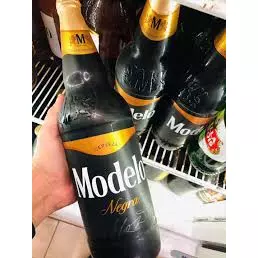 Caguama negra modelo