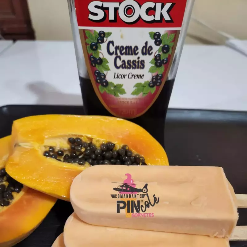 Picolé de Mamão com Licor de Cassis