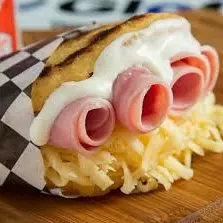 Arepa de jamón y queso