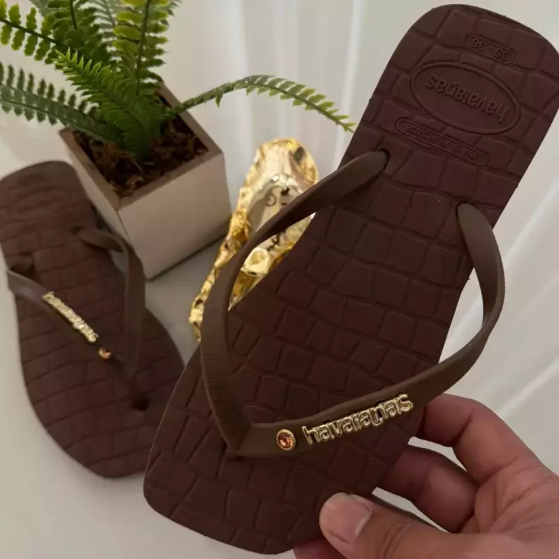 Fem ponto de luz marron