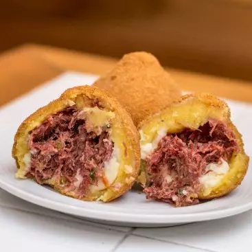 Get Coxinha de Carne Seca