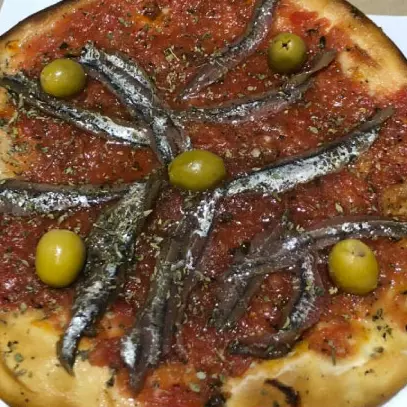 02. PIZZA DE ANCHOAS