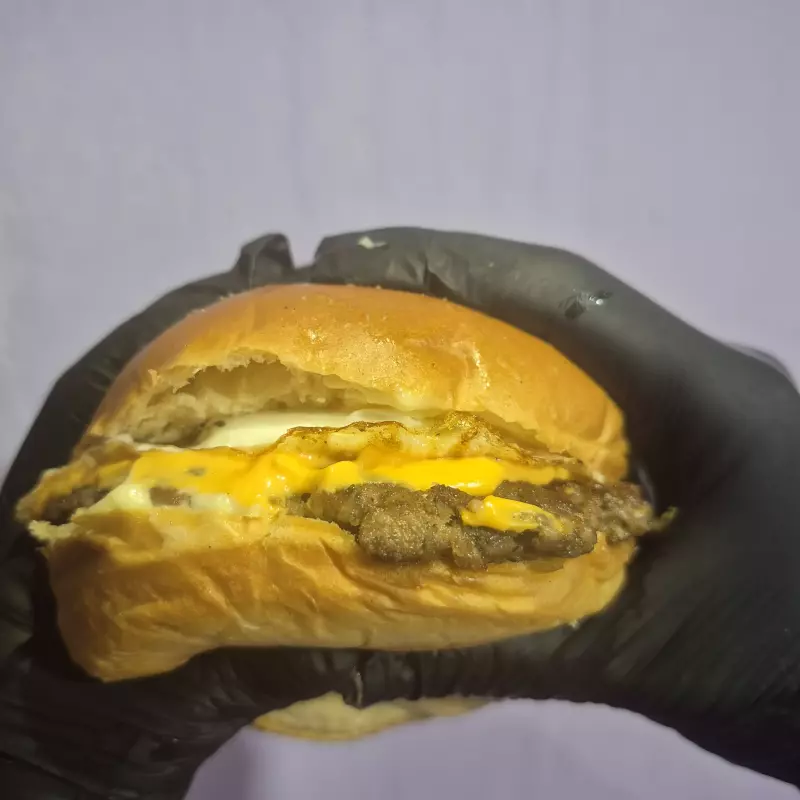 cheeseburger con huevo