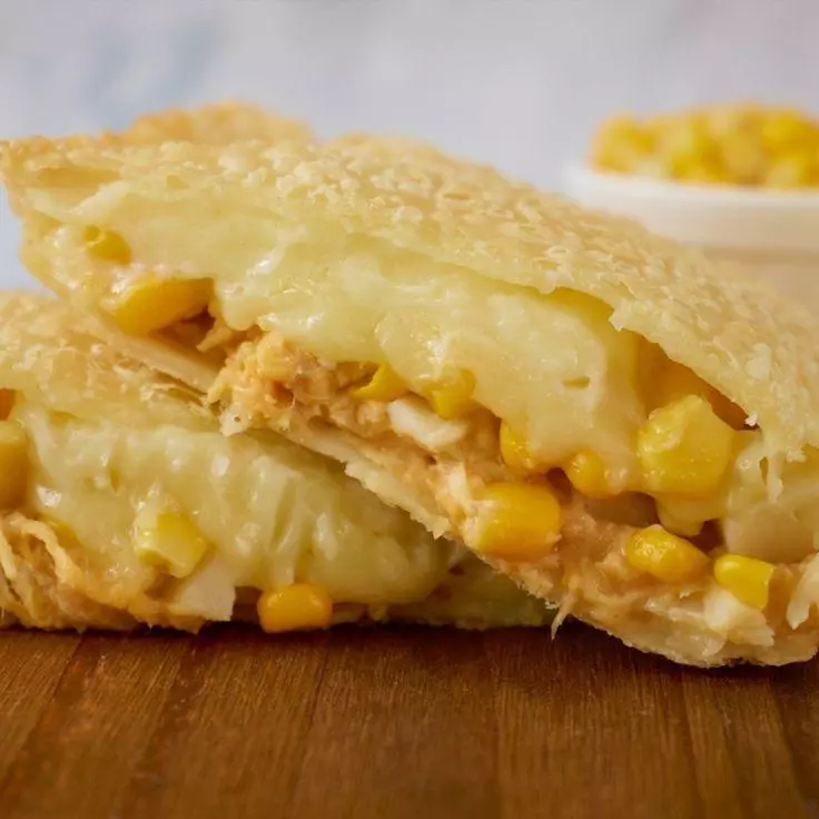 Pastel de Frango com Milho
