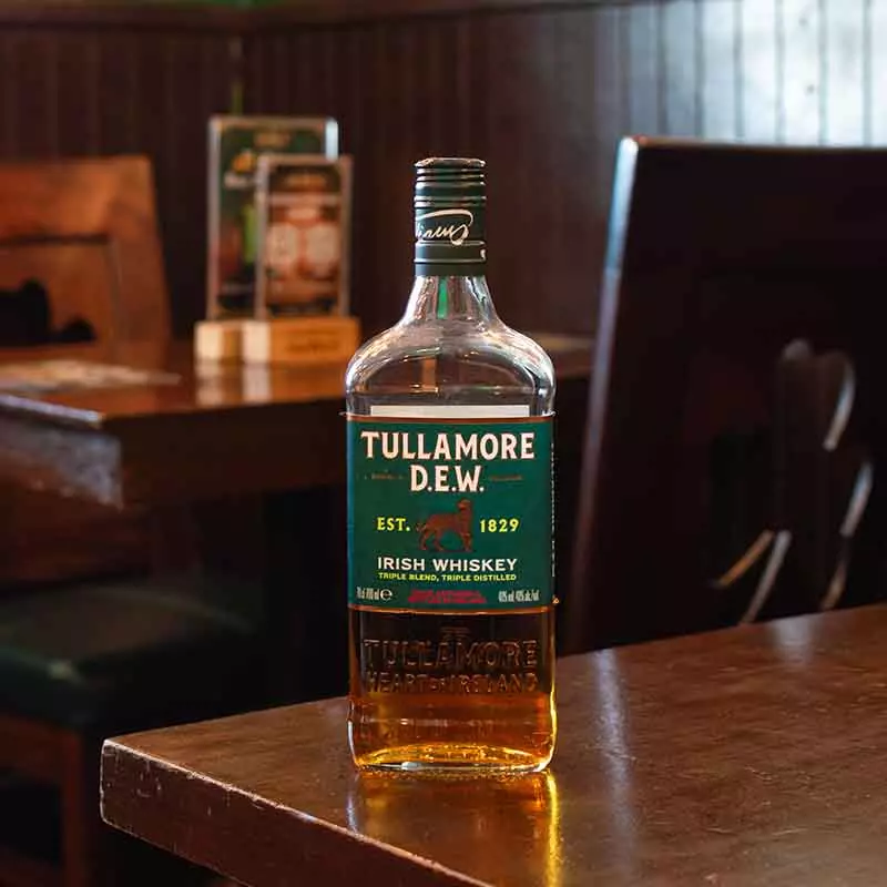 Trago de Tullamore D.E.W