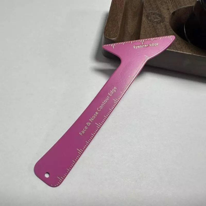 Regla visagismo (metal rosa)