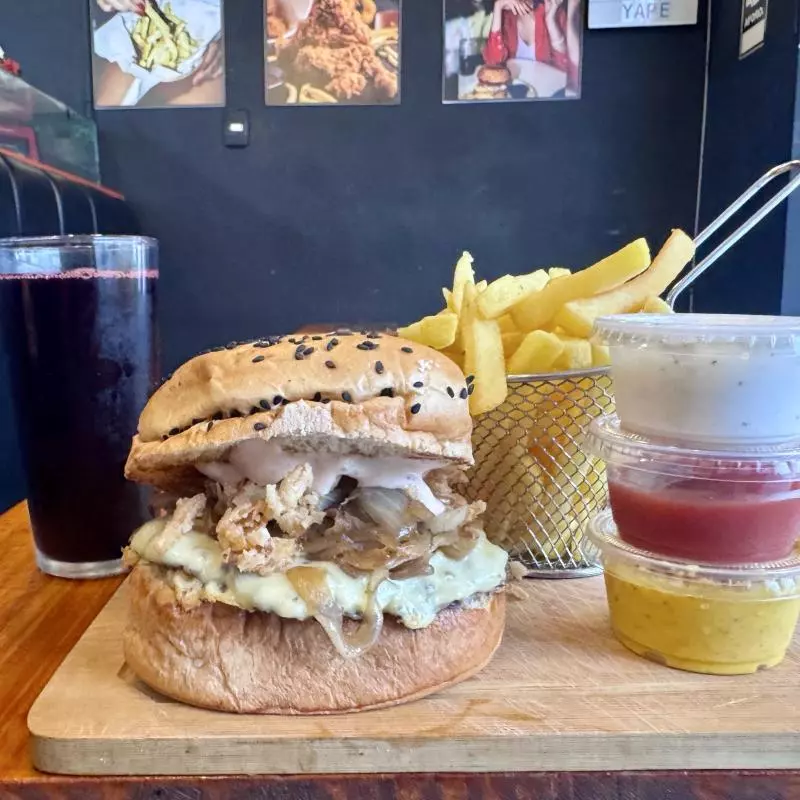 COMBO CARAMEL BURGER
