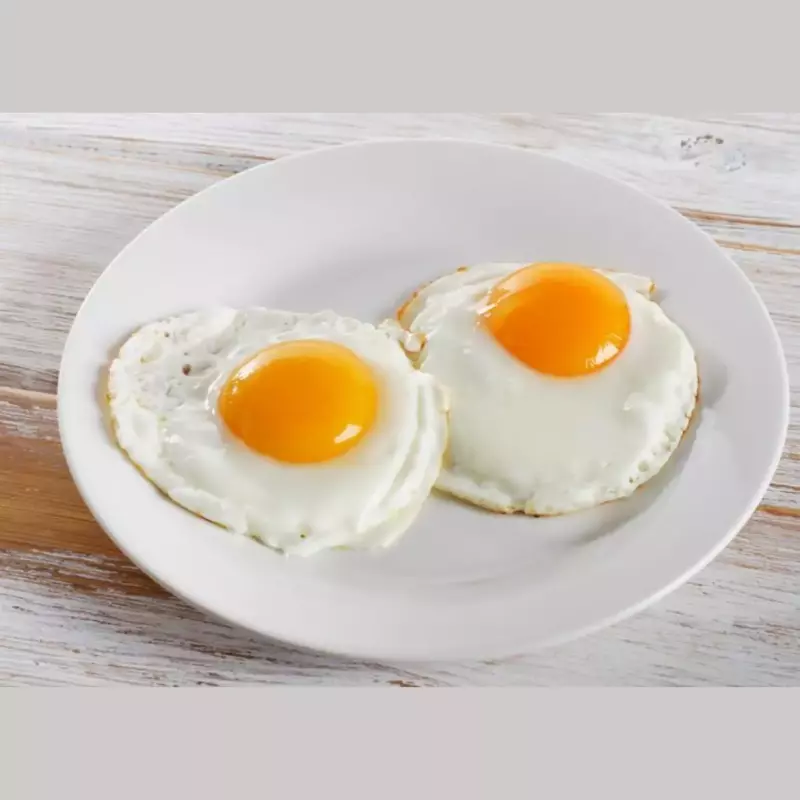 Ovos, batata frita e salada