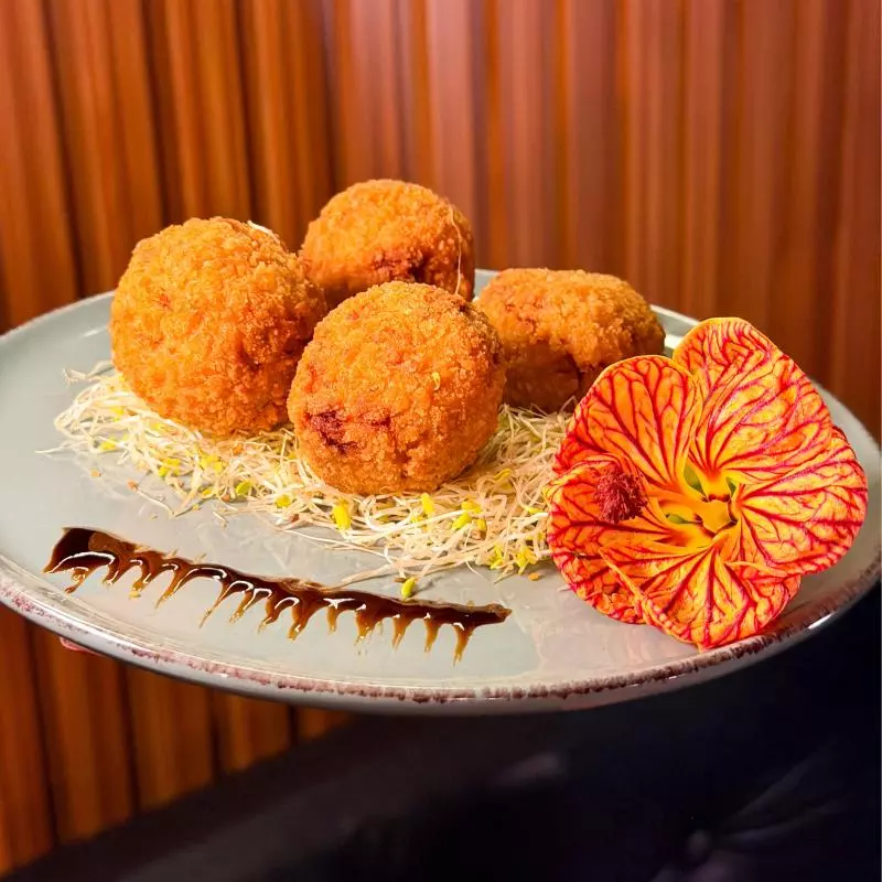 4 bolinhos de salmão