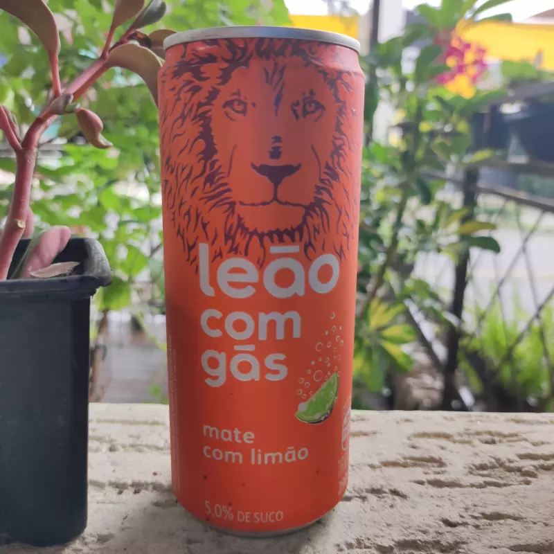 Chá mate com limão e gás