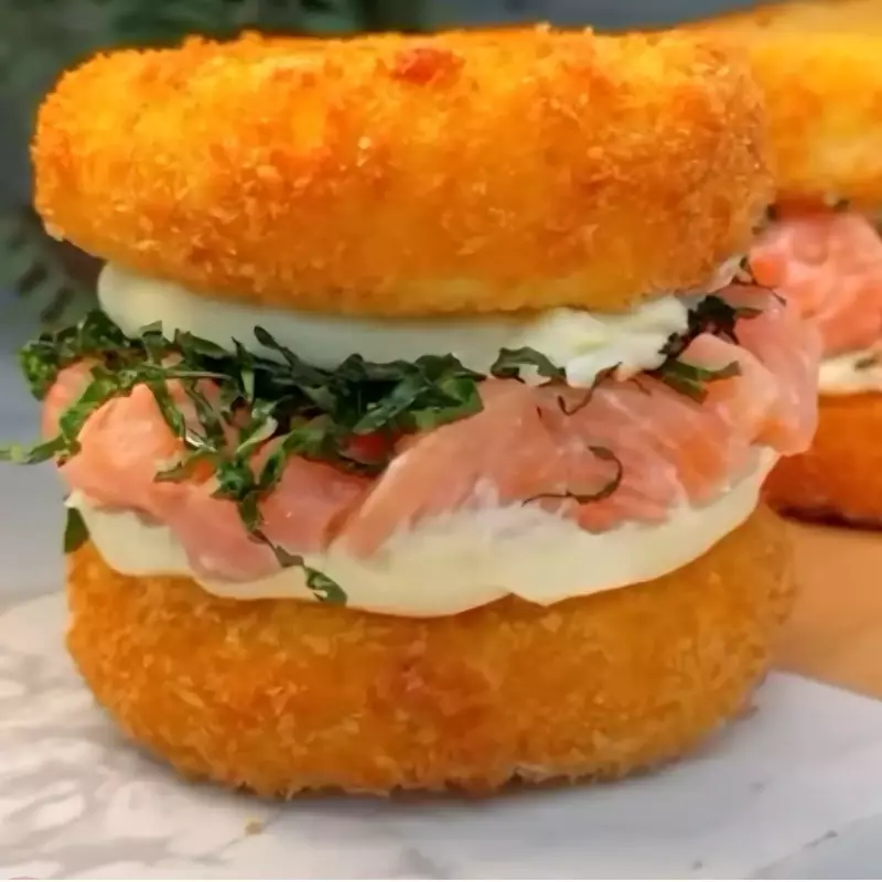 Sushi burguer salmão cru ou grelhado