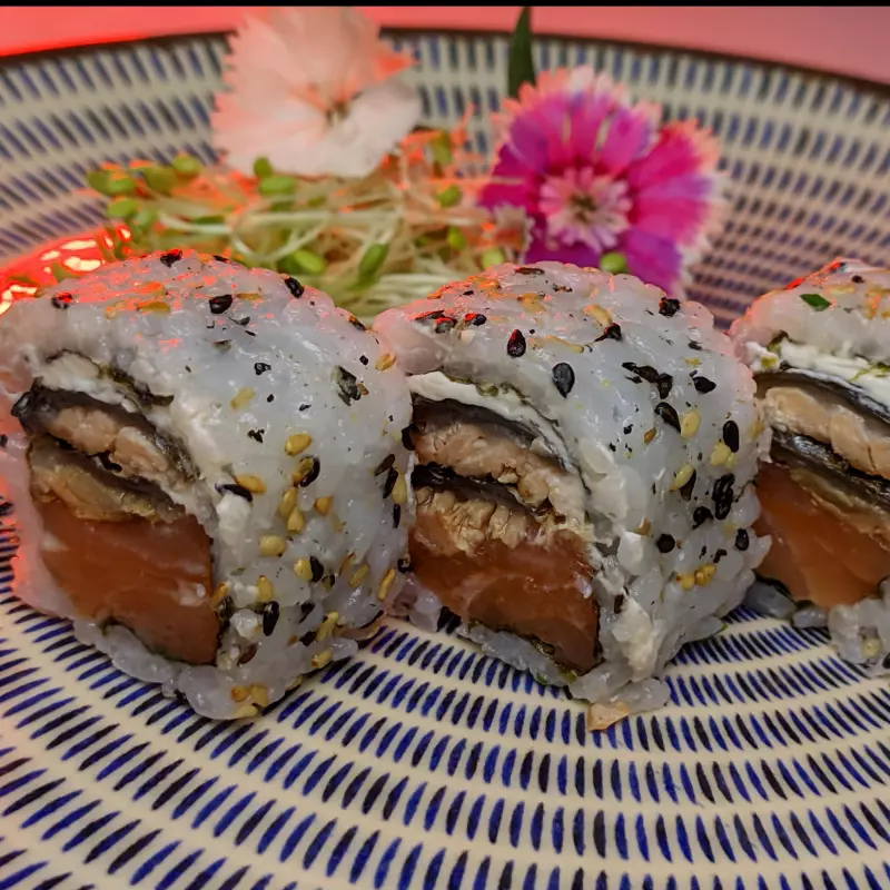 Uramaki Misto Skin e Salmão