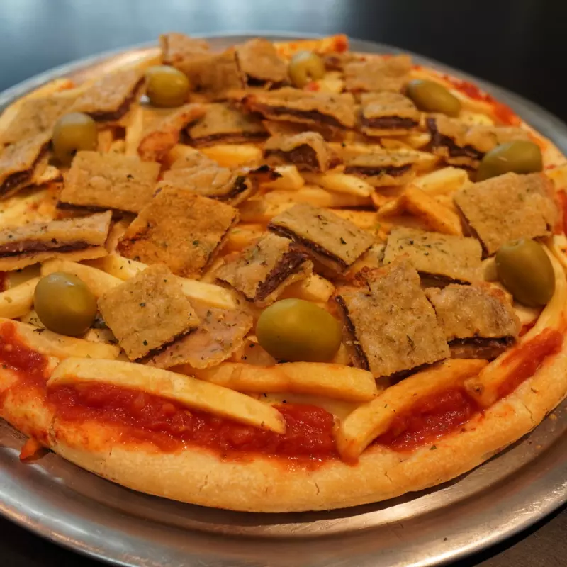 Pizza con Mila de carne y papas fritas