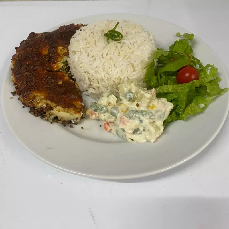ESCONDIDINHO DE CARNE MOIDA E BATATA