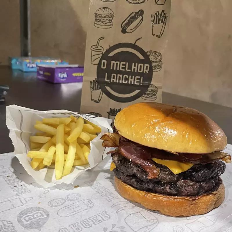 BURGUER KIDS DUPLO ACOMPANHA BATATA