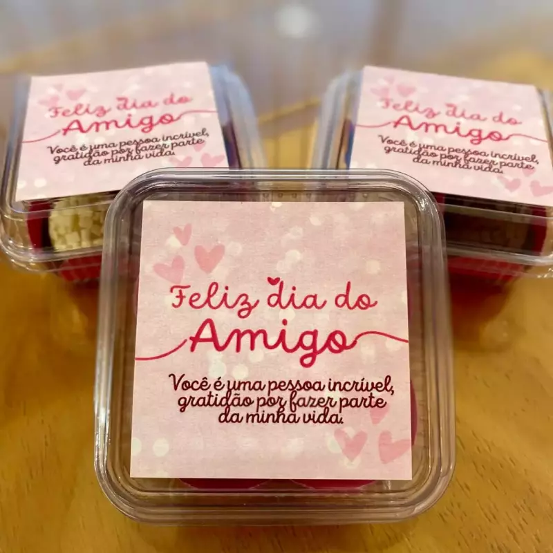 Caixa Acetato c/ 4 brigadeiros Rosa