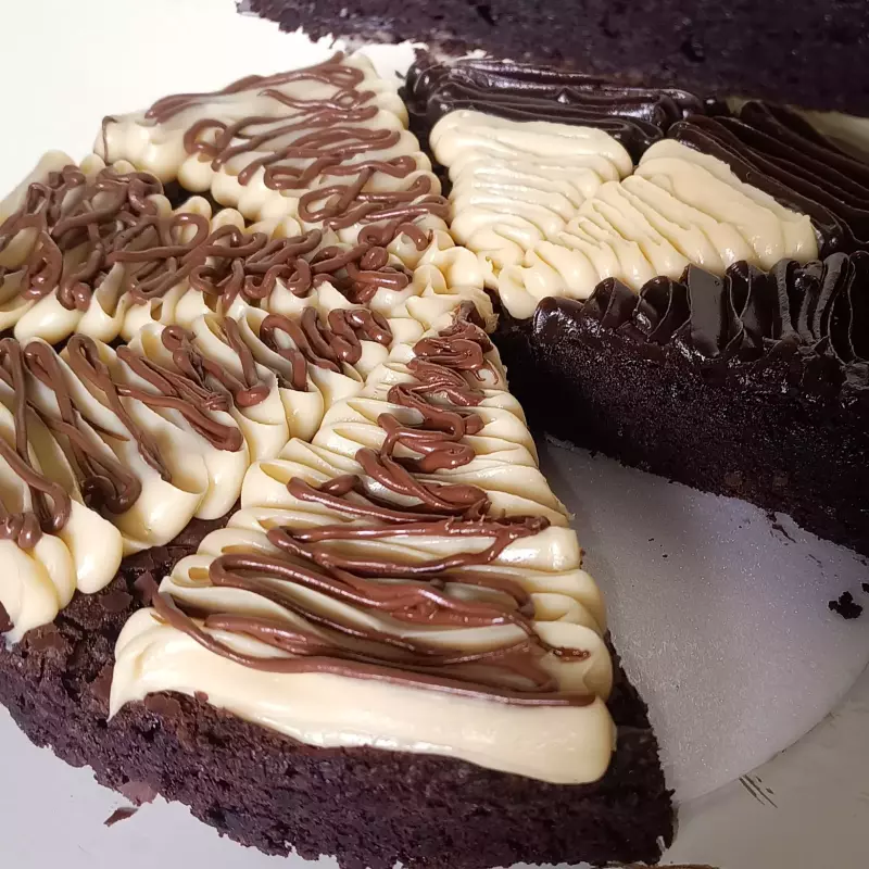 BROWNIE RECHEADO NINHO COM NUTELA