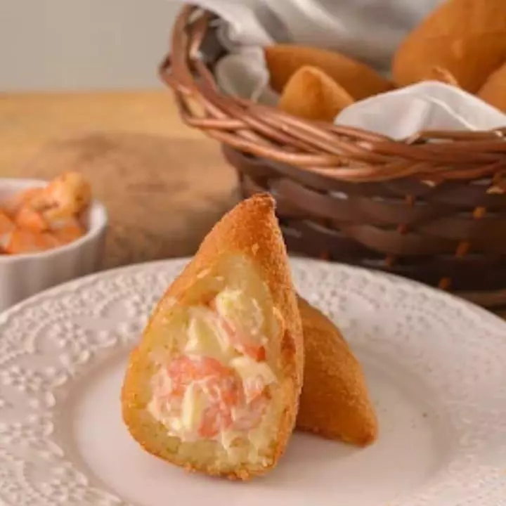 COXINHA  CAMARÃO REQUEIJÃO