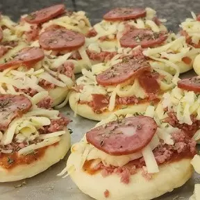 🍕 Mini Pizza Calabresa