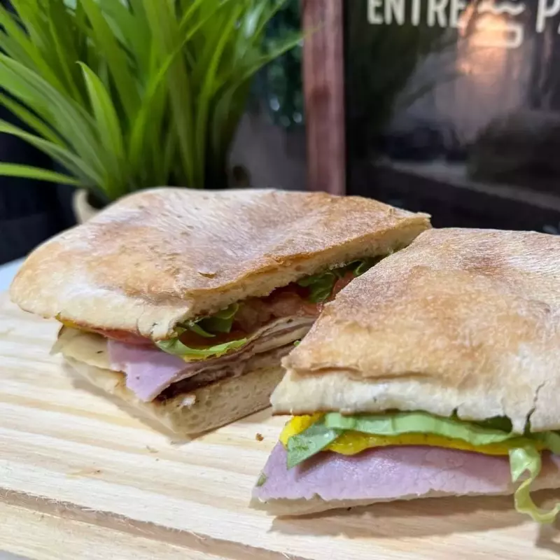 Lomito "Pita Boom Mini" + 🍟