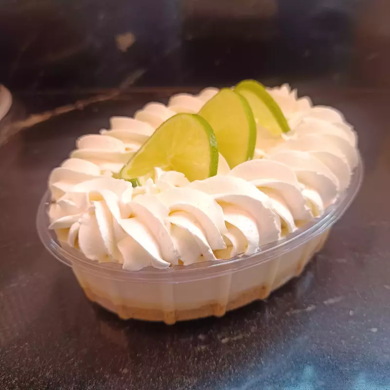 TORTA DE LIMÃO COM BABÁ DE MOÇA