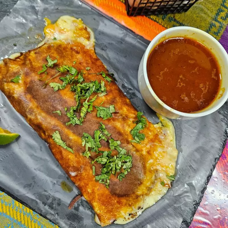 Burrote de birria queso fundido