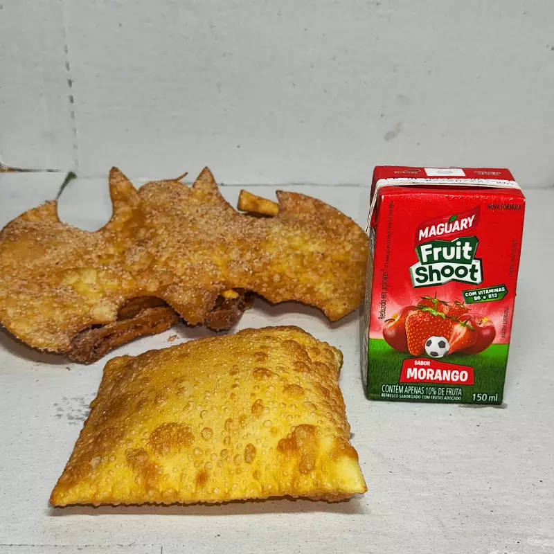 Pastel Medio + Suco de morango