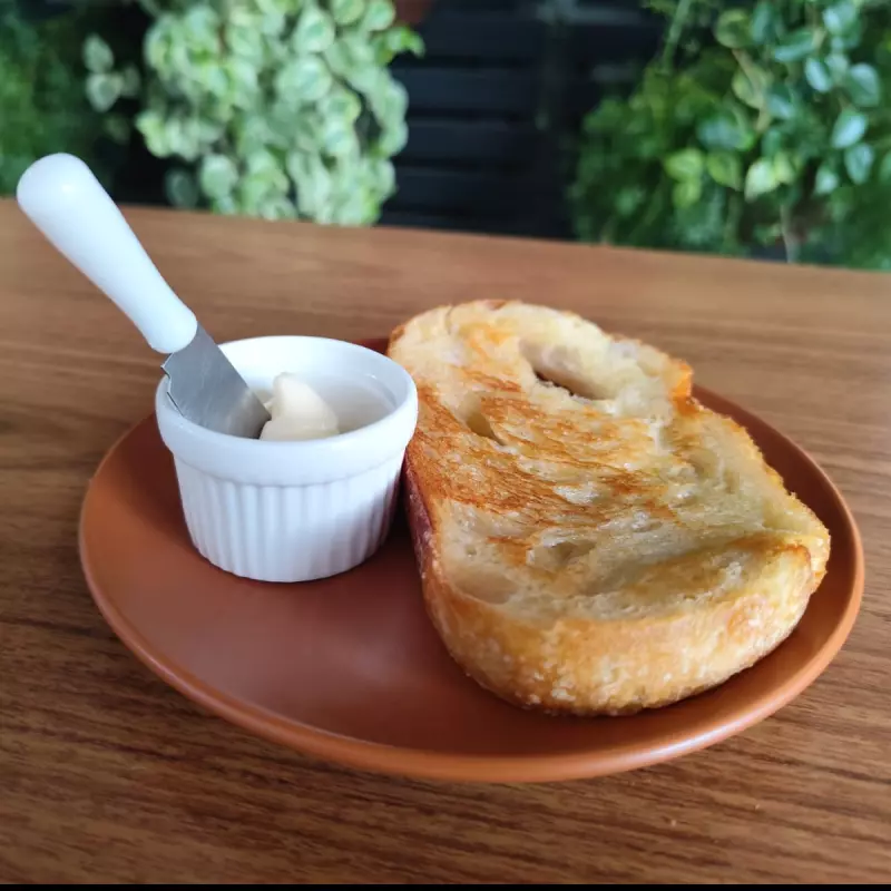PÃO TOSTADO + 1 ACOMPANHAMENTO🍞