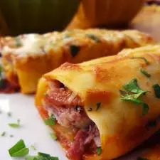 CANNELLONI DE CARNE SECA COM QUEIJO