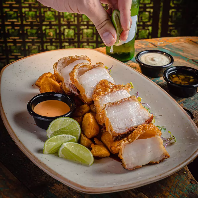 Chicharrones carnudos