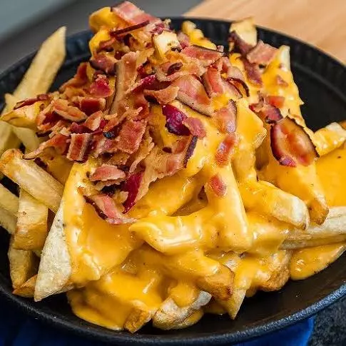 Fritas c/ bacon e cheddar