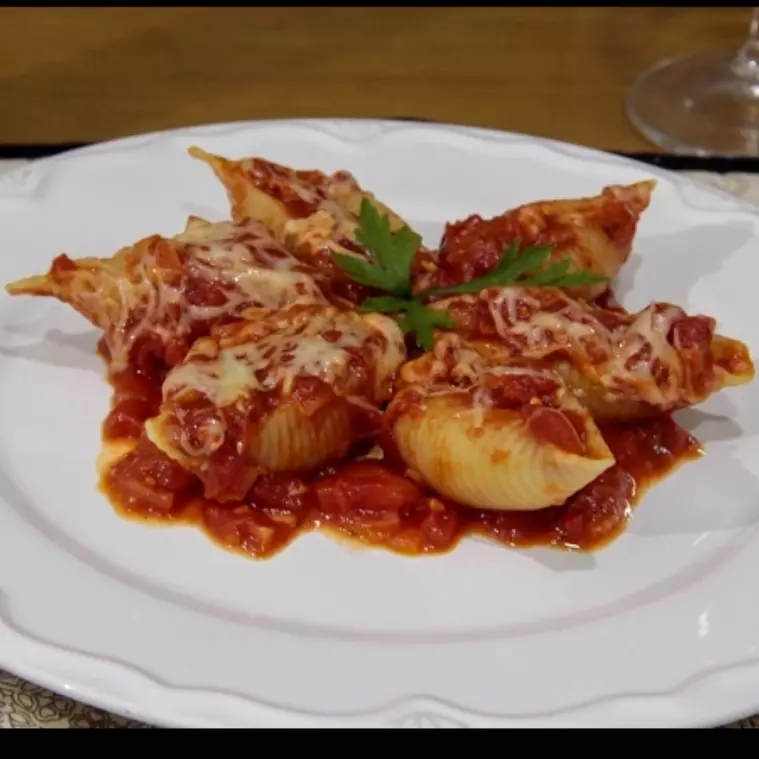 Conchiglione recheado com frango